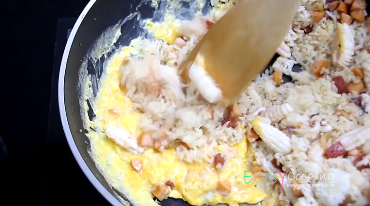 ข้าวผัดผงกะหรี่ ฟิวชั่น_02.jpg