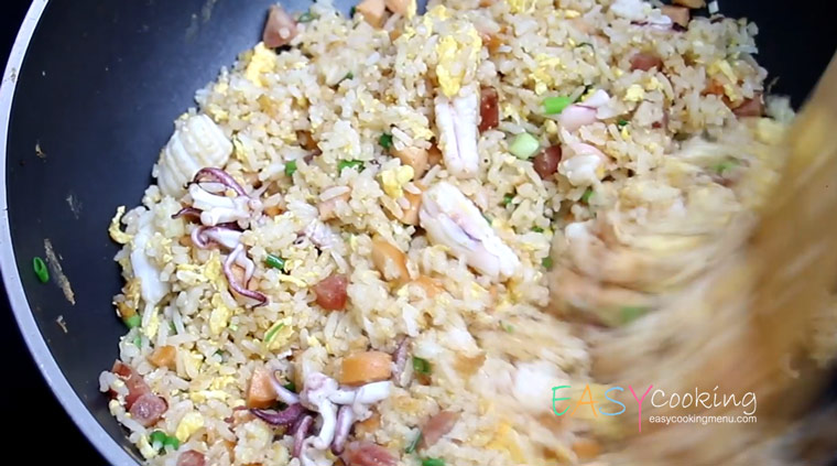 ข้าวผัดผงกะหรี่ ฟิวชั่น_03.jpg