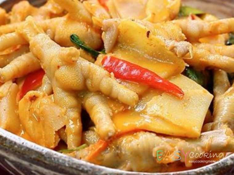 แกงเผ็ดตีนไก่หน่อไม้ดอง