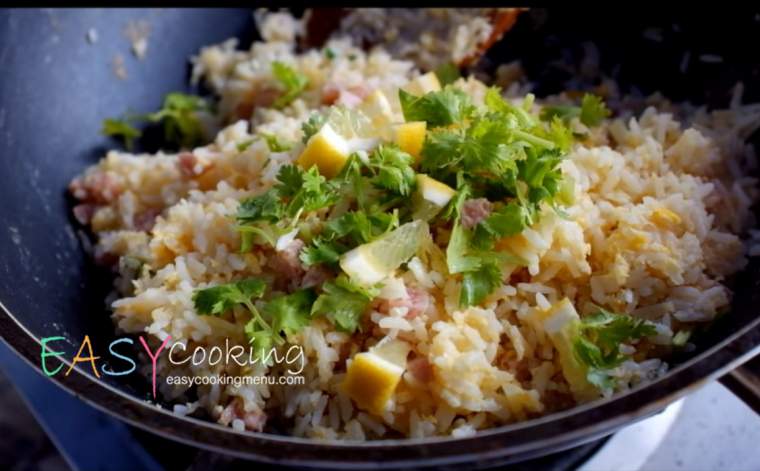 ข้าวผัดแหนม