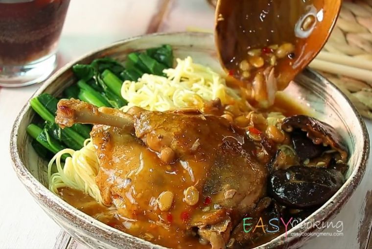 บะหมี่เป็ดตุ๋นเต้าเจี้ยว