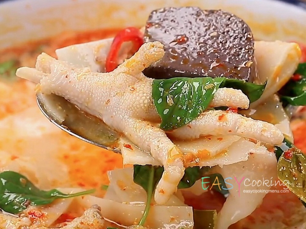 แกงคั่วตีนไก่หน่อไม้ดอง