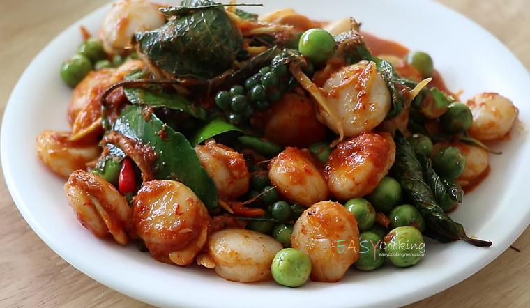 หอยเชลล์ผัดพริกแกงใบยี่หร่า
