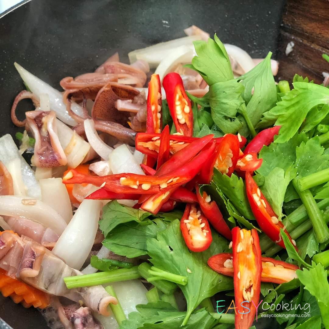 หมึกแห้งผัดขึ้นฉ่าย 2