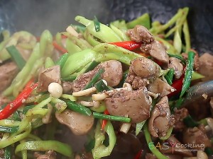 ตับไก่ผัดพริกหยวก