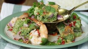 ยำไข่ชะอมกุ้ง