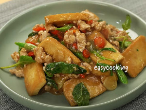 เต้าหู้หมูสับซอสกะเพราข้น