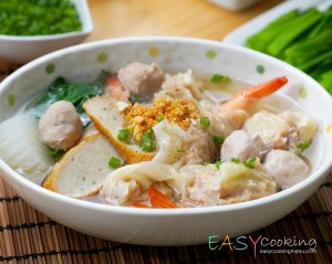 เกี๋ยวน้ำกุ้งไส้แตก