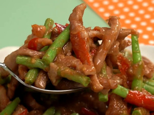 หมูเส้นซอสกะปิ