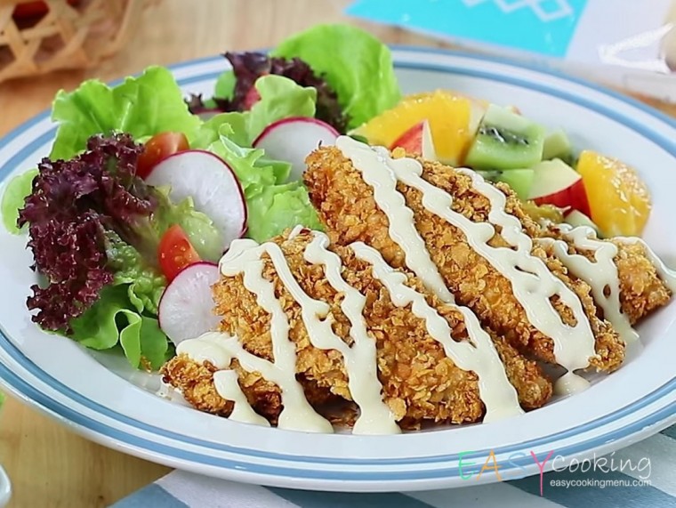 อกไก่อบคอร์นเฟลกสลัดครีมผลไม้