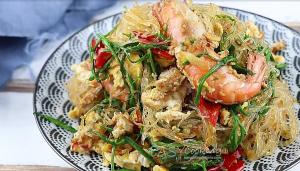 ผัดวุ้นเส้นชะอมกุ้ง