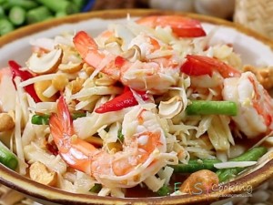 ตำยอดมะพร้าวกุ้งสด