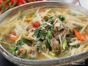 แกงไก่บ้านหน่อไม้ส้ม