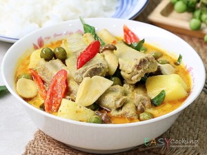 แกงเขียวหวานซี่โครงหมูสับปะรด