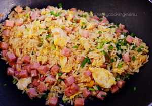 ข้าวผัดแฮม "ใครทำข้าวผัดไม่เคยอร่อยเข้ามาด่วน!"