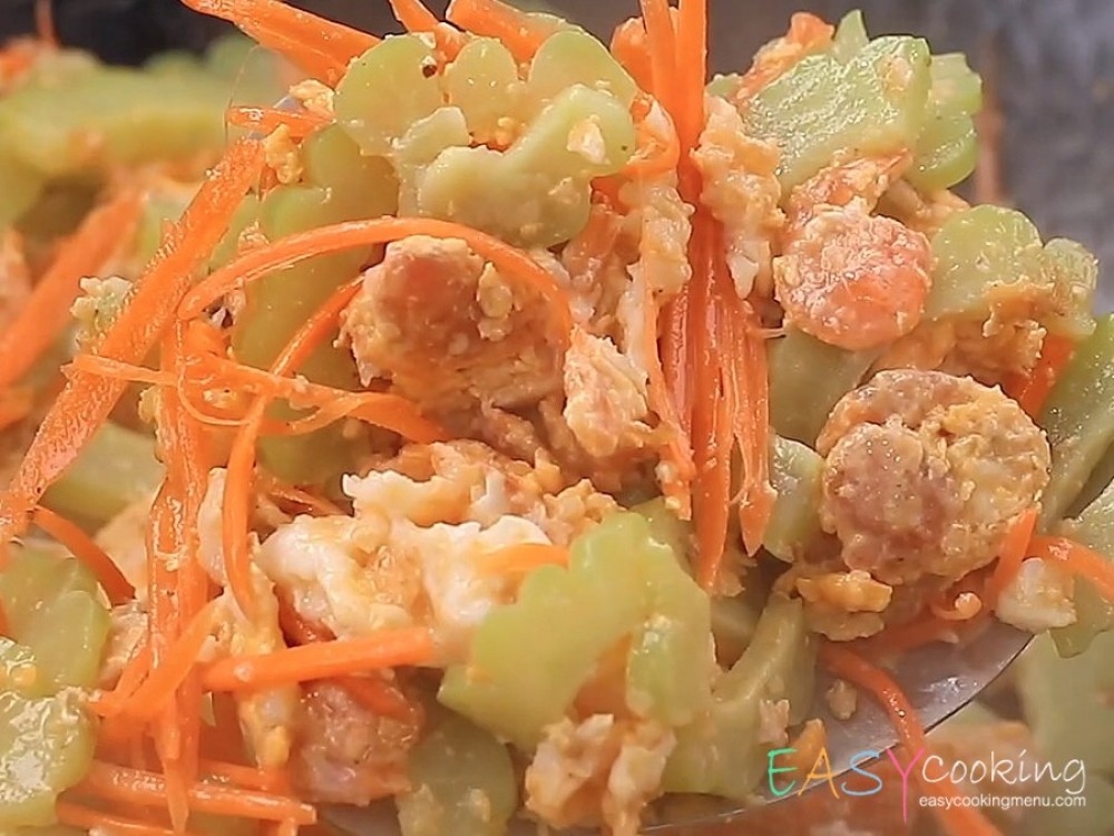 มะระผัดไข่กุ้งกรอบ