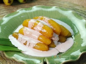 กล้วยไข่เชื่อมราดกะทิ