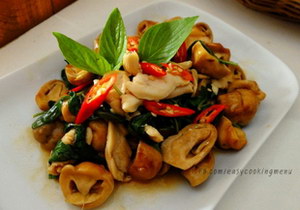เห็ดฟางผัดใบโหรพา