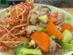ราดหน้าเส้นปูอัด