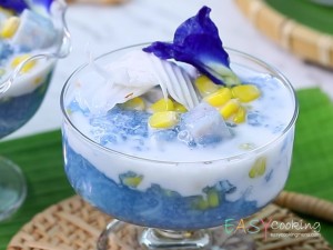 ข้าวเหนียวเปียกอัญชันทรงเครื่อง