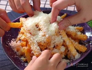 เฟรนซ์ฟรายไข่เค็มชีส