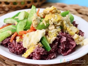 แตงกวาผัดไข่ไก่สับ