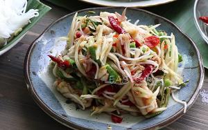 ตำมั่ว (ปลาหมึก-ผักกระเฉด-ขนมจีน)