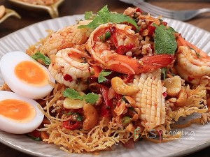 พล่ากุ้งไก่กรอบ