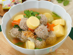 แกงจืดเต้าหู้หมูสับลูกเงาะ
