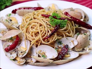 สปาเก็ตตี้หอยลาย + ซี่โครงหมูอบน้ำซอสมะเขือเทศ