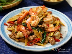กะเพราหน่อไม้กุ้งหมูสับ