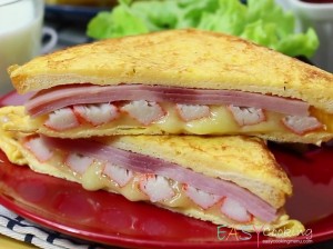 โทสต์ห่อไข่ปูอัดชีส