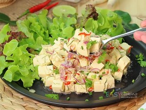 ยำเต้าหู้ไข่โฮมเมด