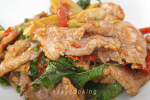 หมูนุ่มผัดใบยี่หร่า